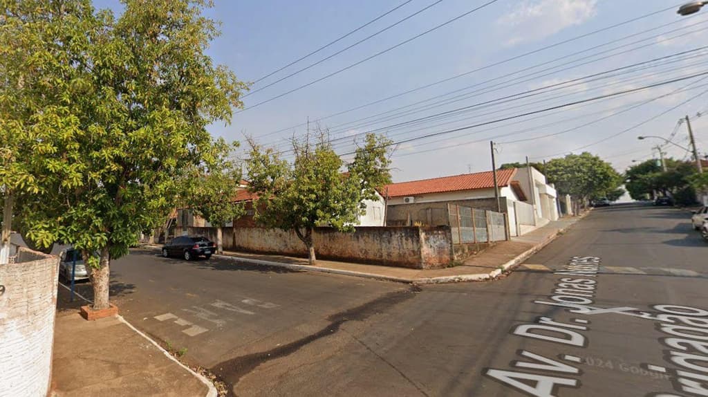 Foto 2 de 7: Casa em leilão em Iacanga - SP — Casa em Iacanga/SP com 228,80 m² e lance inicial 75% abaixo da avaliação
