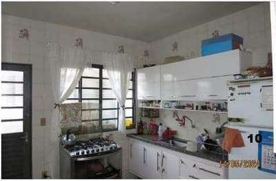 Foto 10 de 28: Casa em leilão em São Carlos - SP — Casa com área de 174,60m² e terreno com área de 300,00m² localizado na Rua Marcus Vinícius de Mello Moraes, nº 183, no loteamento Parque Santa Felícia Jardim, São Carlos/SP