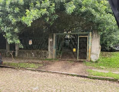 Casa em leilão em Porto Alegre - RS, bairro Vila Assunção — Casa c/ Terreno de 738m², Vila Assunção, Porto Alegre/RS - Ocupada