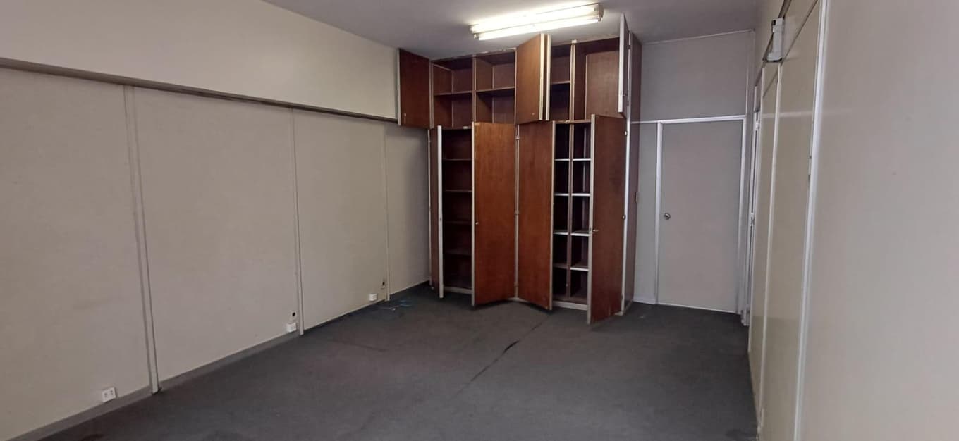 Foto 18 de 57: Comercial em leilão em Rio De Janeiro - RJ, bairro Centro — Conjunto Comercial 377m² na Av. Presidente Vargas, 583 | Centro/RJ | Próximo ao Metrô Uruguaiana e Candelária | Oportunidade para Investidores!