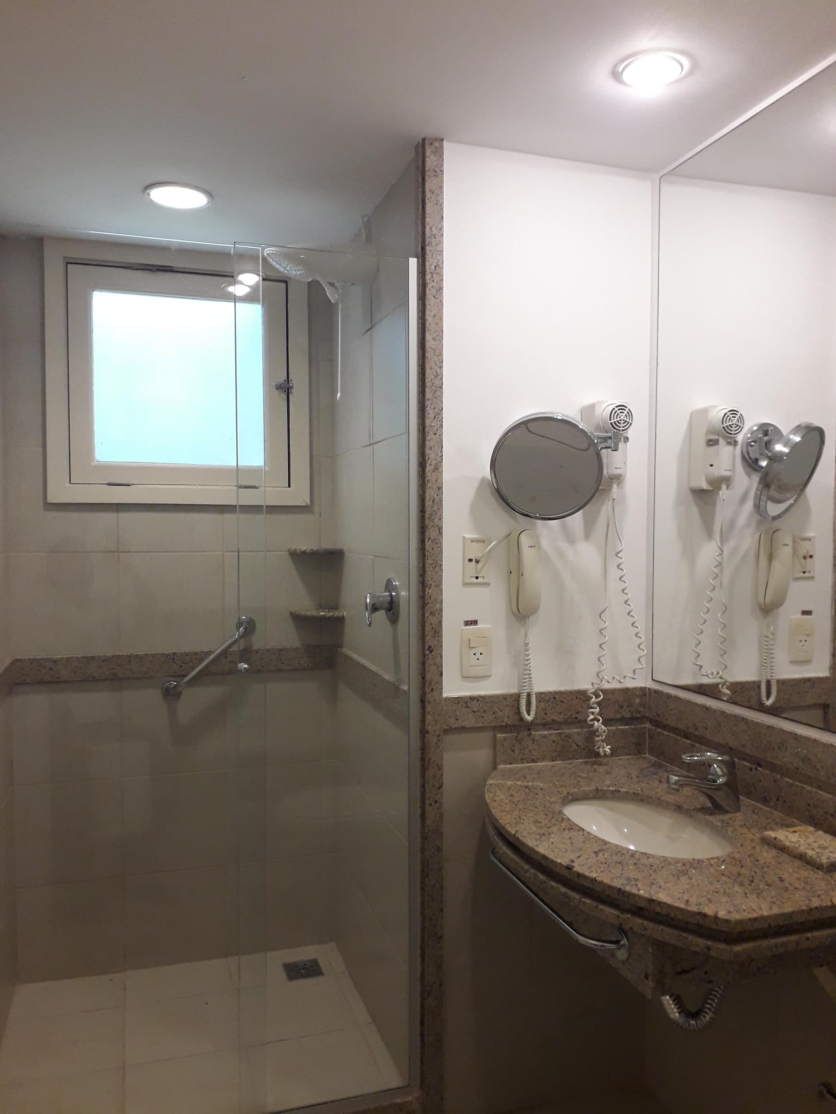 Foto 21 de 27: Imóvel em leilão em Angra Dos Reis - RJ — Chalé n°203 com 58m², 1 Vaga Náutica e 1 vaga de garagem descoberta, Desocupado, Costabella Marina e Resort - Angra dos Reis/RJ