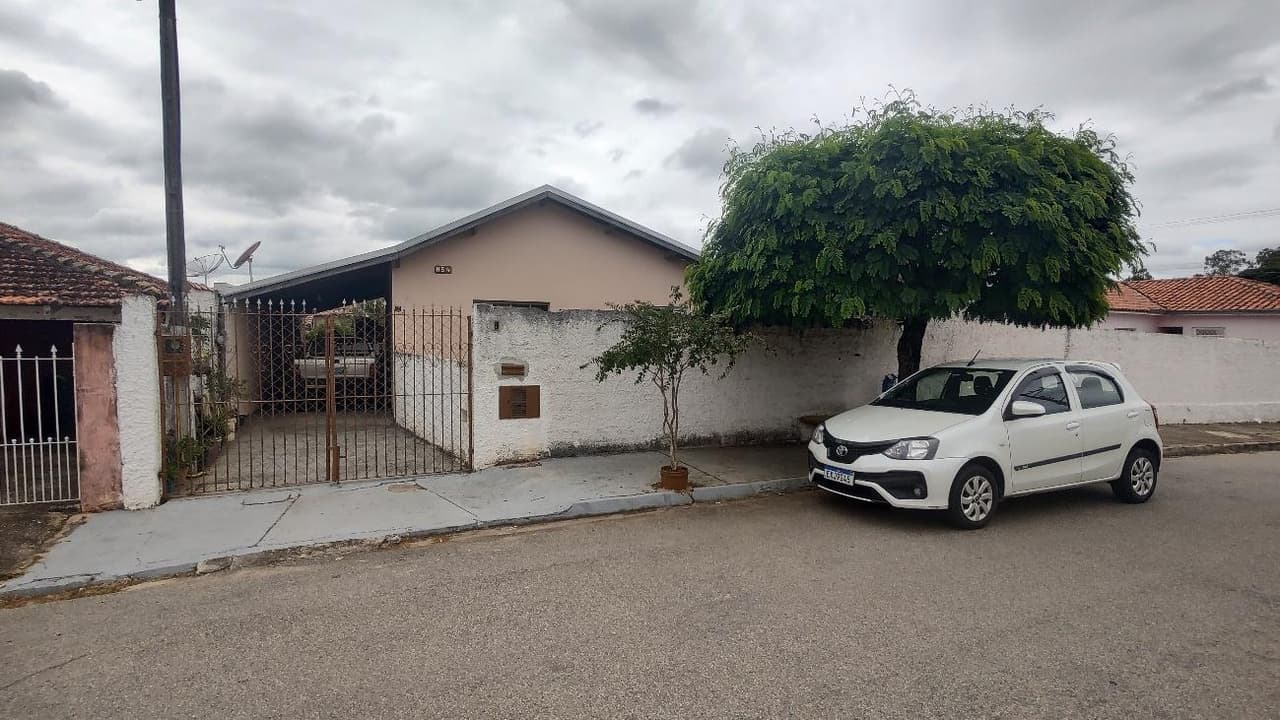 Foto 1 de 18: Terreno em leilão em Sarapuí - SP, bairro Vila Ana Maria — Casa, A.T. 262m², A.C. 127m²