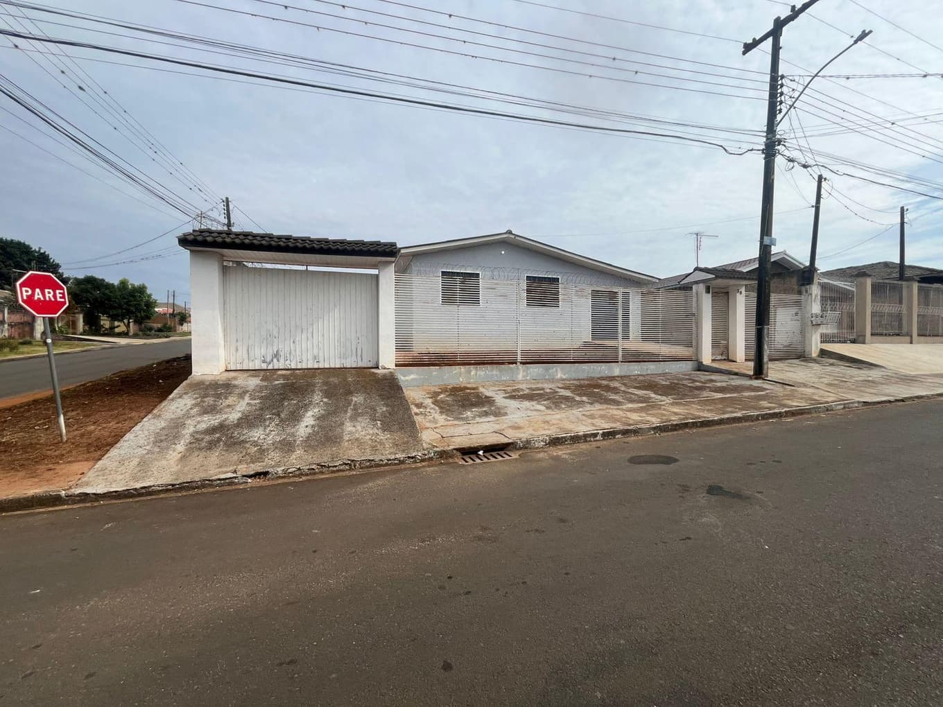Foto 1 de 7: Casa em leilão em Ponta Grossa - PR — Casa 60m², em Ponta Grossa/PR - Ocupado