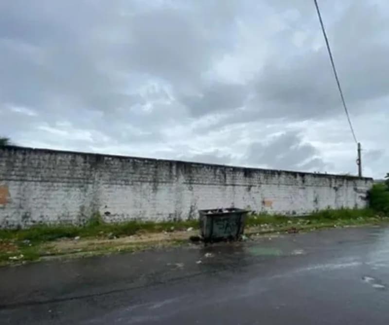 Foto 2 de 9: Comercial em leilão em Fortaleza - CE, bairro Praia do Futuro — Terreno Exclusivo a 1 Quadra do Mar com 2.071 m² DESOCUPADO | Praia do Futuro, Fortaleza/CE