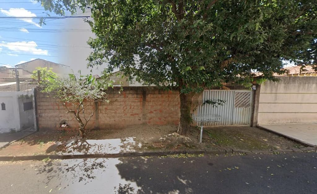 Foto 1 de 5: Casa em leilão em Uberlândia - MG — Casa 300m², Ocupada no São Jorge em Uberlândia/MG