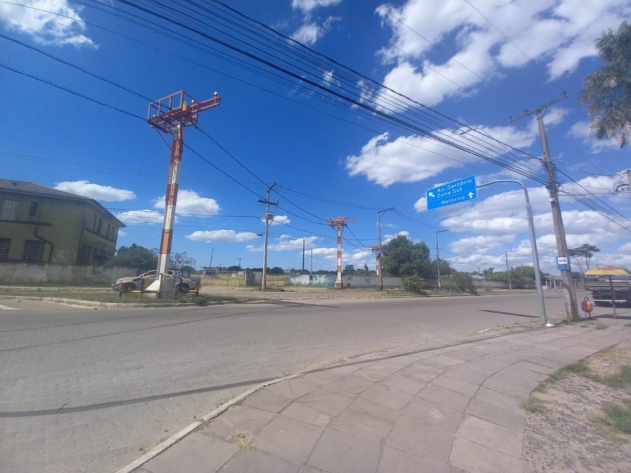 Foto 49 de 51: Terreno em leilão em Porto Alegre - RS — IMÓVEL COM ÁREA DE TERRENO DE 3.770M2 E ÁREA CONSTRUÍDA DE 2.150M2, RUA DONA TEODORA, 1281 (ESQUINA COM RUA NELSON NILO FACHINELLI), FARRAPOS, PORTO ALEGRE/RS - Massa Falida de Pluma Conforto e Turismo