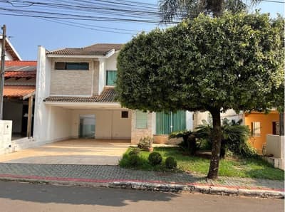 Foto 8 de 9: Casa em leilão em Maringá - PR — Lote contendo benfeitoria residencial, com aproximadamente 298.61m², Maringá/PR