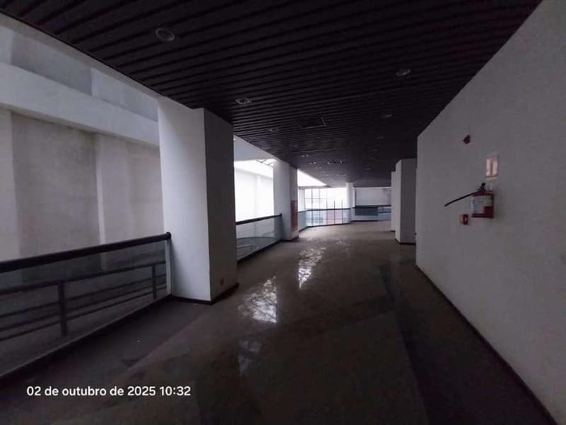 Foto 10 de 14: Comercial em leilão em Curitiba - PR, bairro Centro — Loja Comercial nº 37, localizada no mezanino ou 5º pavimento do Edifício Green Tower, em Curitiba-PR.