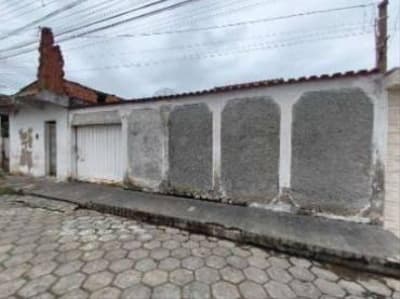 Foto 1 de 12: Casa em leilão em Cachoeira Paulista - SP, bairro Vila Carmem — Casa 110m² com Terreno 162m² | Cachoeira Paulista-SP | Vila Carmem - Com 3 Dormitórios e 2 Banheiros - Financiamento até 420 Meses!