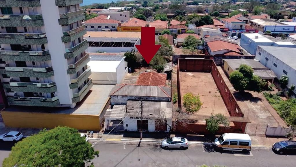 Foto 3 de 16: Terreno em leilão em Panorama - SP — Imóvel urbano, A.T. 468m², construções precárias, centro