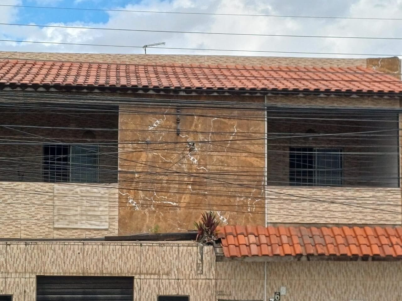 Foto 4 de 6: Casa em leilão em Campina Grande - PB, bairro Tambor — Casa 226m² Ocupada no Tambor em Campina Grande/PB