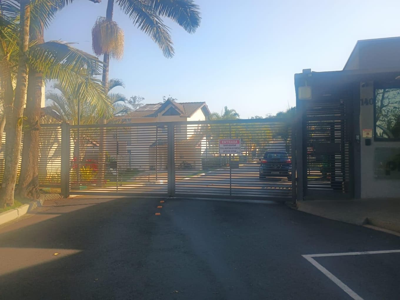 Foto 6 de 6: Casa em leilão em Cotia - SP — Casa 256m², Granja Vianna, em Cotia/SP - Ocupada