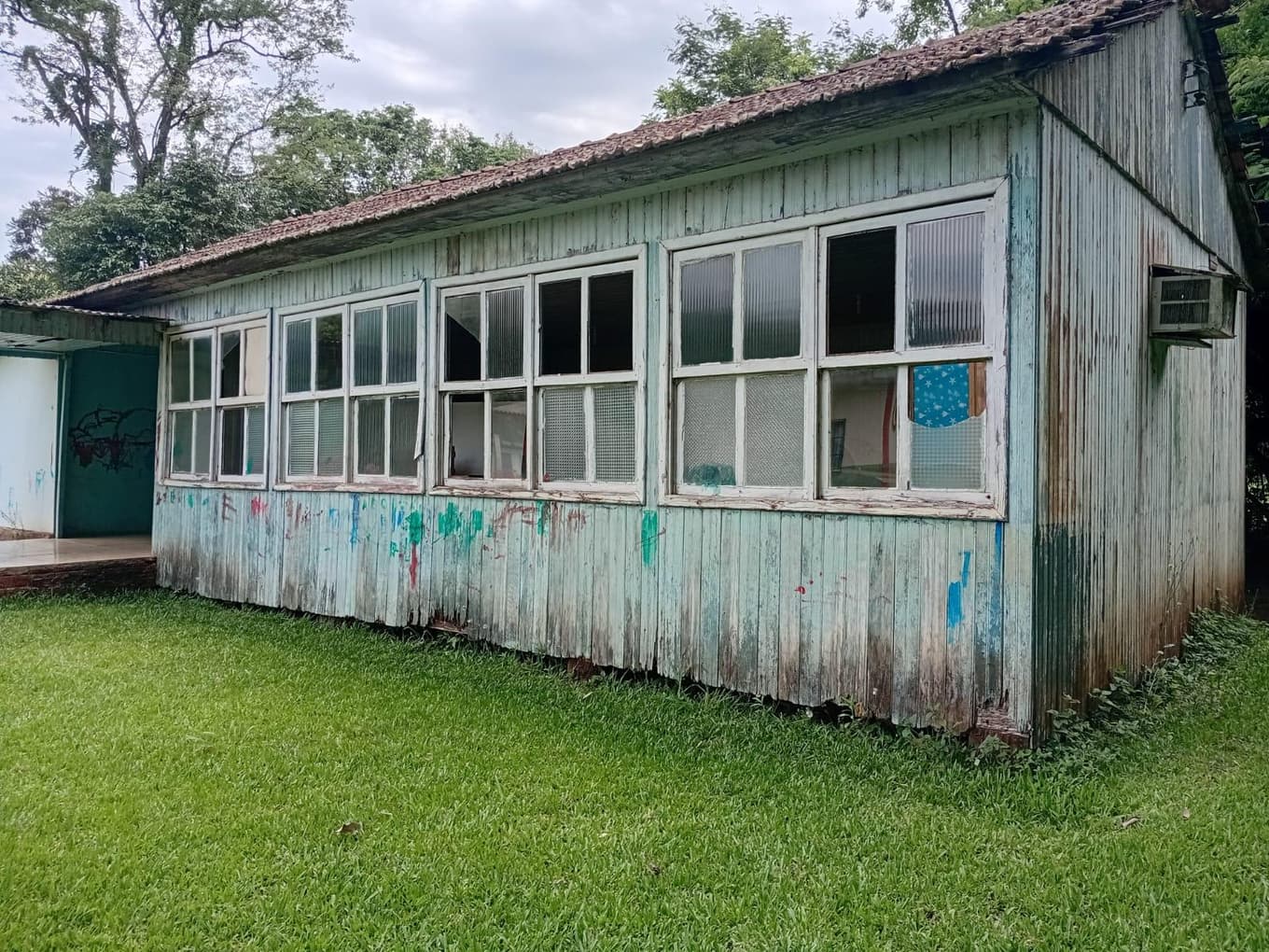 Foto 4 de 8: Casa em leilão em Romelândia - SC — CASA DE MADEIRA DE LEI MEDINDO APROXIMADAMENTE 60M²