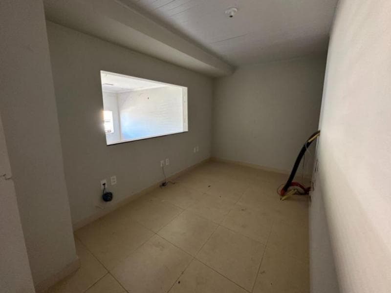 Foto 2 de 13: Comercial em leilão em Valparaíso - SP, bairro Centro — Loja_Salao_Comercial, 400.0 m2, Valparaíso / SP