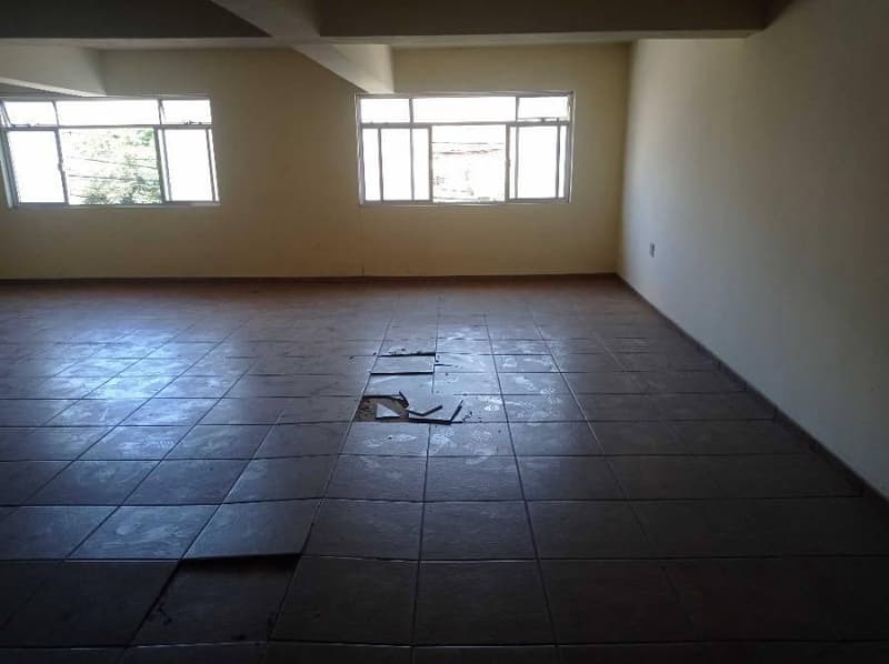 Foto 3 de 9: Comercial em leilão em Valença - RJ, bairro Carambita — Loja, Valença / RJ