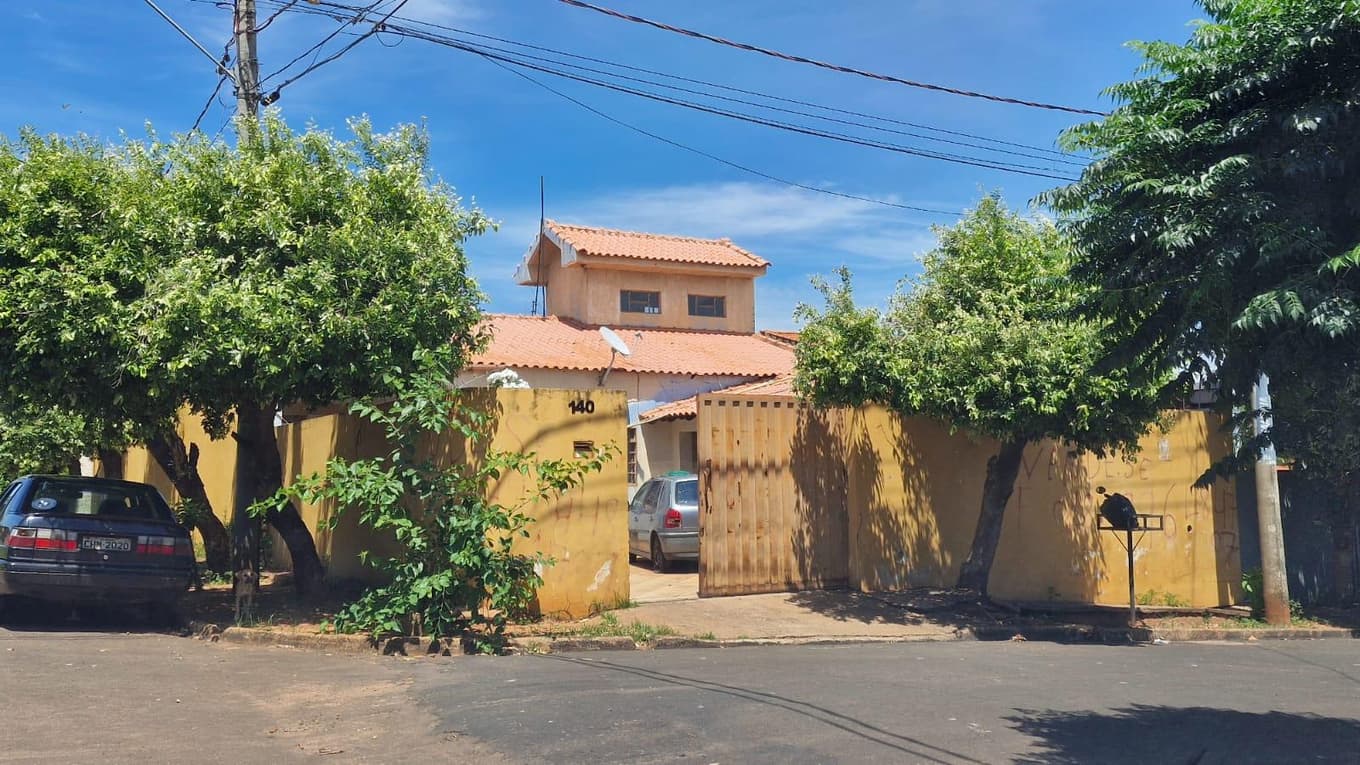 Casa em leilão em Panorama - SP — Casa com 2 quartos, edícula, piscina e churrasqueira