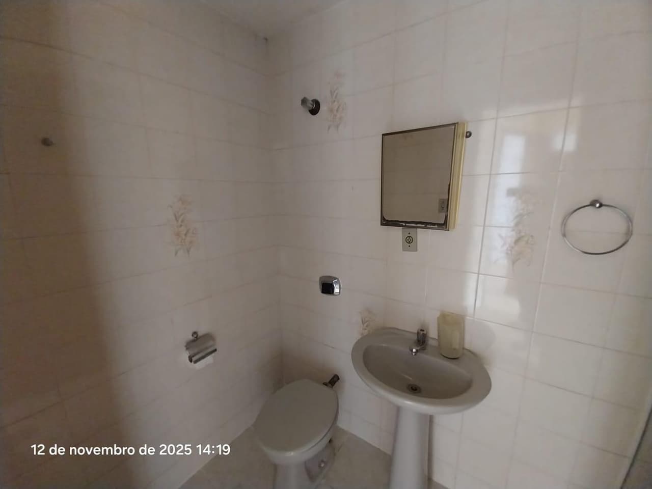 Foto 11 de 13: Casa em leilão em Curitiba - PR, bairro Bairro Alto — Sobrado com área construída útil de 74,87m², Rua Sebastião Alves Ferreira 2815, Bairro Alto, Curitiba/PR - Massa Falida de Tagus Engenharia e Construções