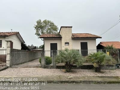 Casa em leilão em Criciúma - SC — Casa de 61.73m2, em CRICIUMA/SC.