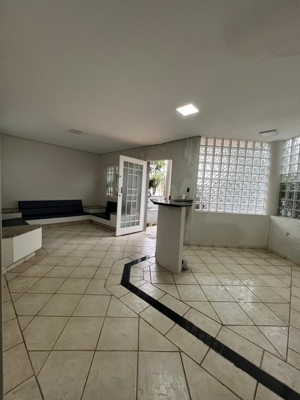Foto 14 de 19: Comercial em leilão em Valinhos - SP — IMOVEL COMERCIAL CONTENDO 06 SALAS, 267 m² A.T E 175 m² A.C EM VALINHOS/SP