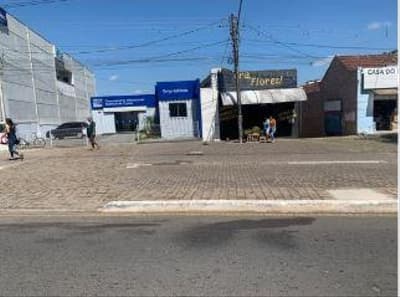 Terreno em leilão em Castro - PR, bairro Centro — Terreno localizado na Rua Dr. Jorge Xavier da Silva 68, Centro, Castro/PR, contendo benfeitoria residencial e comercial