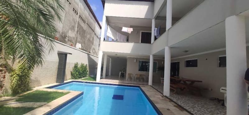 Foto 4 de 20: Casa em leilão em Fortaleza - CE, bairro Lagoa Redonda — Casa 378m² com Terreno 400m² | Fortaleza-CE | Lagoa Redonda - 4 Dormitórios, Piscina e Vaga - Financiamento até 420 Meses!