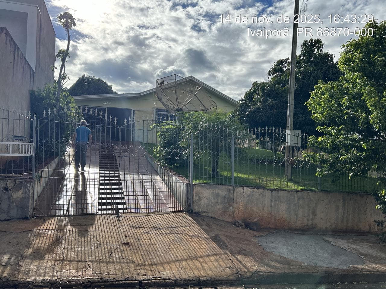 Foto 5 de 5: Casa em leilão em Ivaiporã - PR, bairro Centro — Fração ideal de 25% de Casa com áreas construída de 179,280m² e total de 387,84m² - Ivaiporã/PR