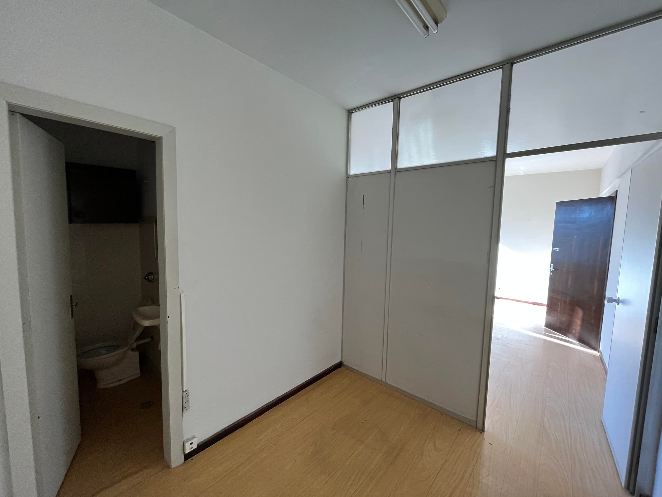 Foto 11 de 15: Comercial em leilão em Curitiba - PR — Sala comercial, com área de 33,17m², Curitiba/PR