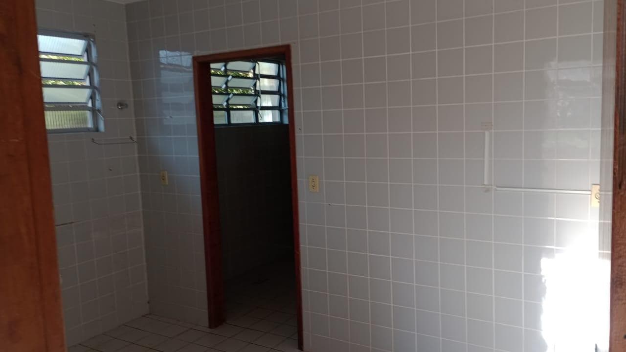 Foto 7 de 14: Casa em leilão em Capitão Leônidas Marques - PR — Casa 152m² Desocupada no Bairro Centro em Capitão Leonidas Marques/PR