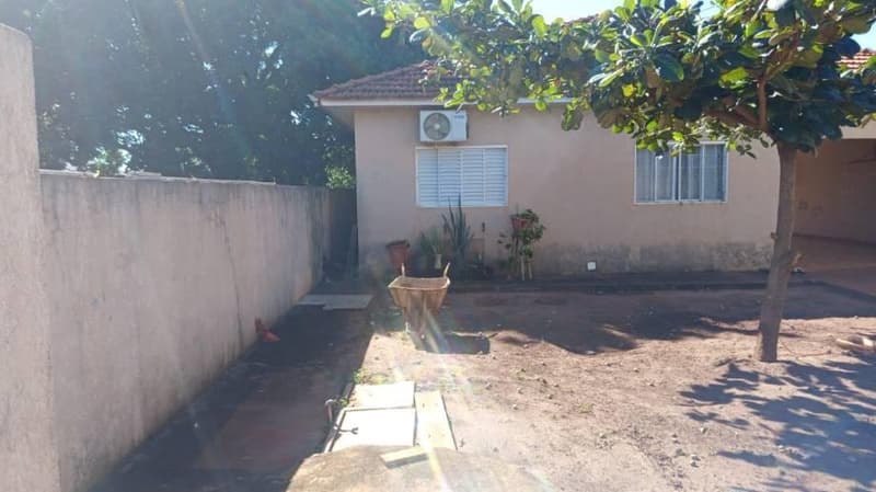 Foto 1 de 12: Casa em leilão em São Carlos Do Ivaí - PR, bairro Centro — Casa 110m² com Terreno 636m² | São Carlos do Ivaí-PR | Centro - 3 Dormitórios e 1 Vaga - Financiamento até 420 Meses!
