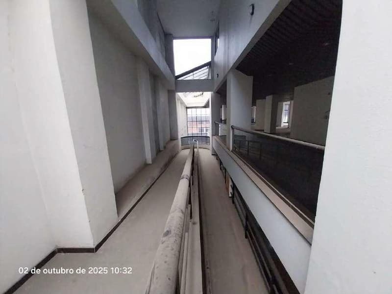 Foto 8 de 14: Comercial em leilão em Curitiba - PR, bairro Centro — Loja Comercial nº 37, localizada no mezanino ou 5º pavimento do Edifício Green Tower, em Curitiba-PR.