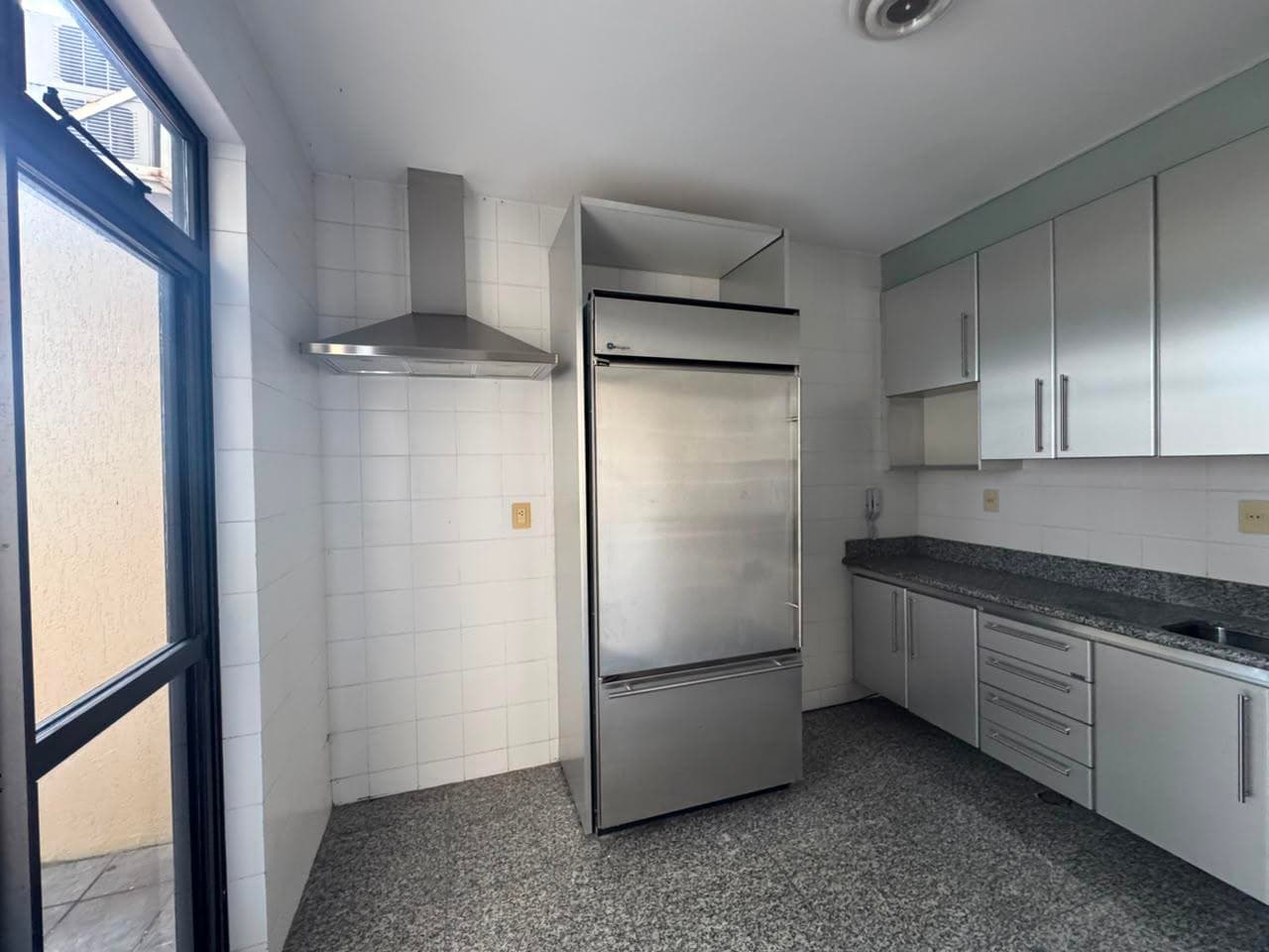 Foto 6 de 11: Apartamento em leilão em Juiz De Fora - MG, bairro Granbery — Triplex 418 m² | Granbery - Juiz de Fora | Cond. Portobello | 4 Vagas, Suítes e Lazer Completo. Raro no Bairro! Ideal p/ Moradia ou Investimento
