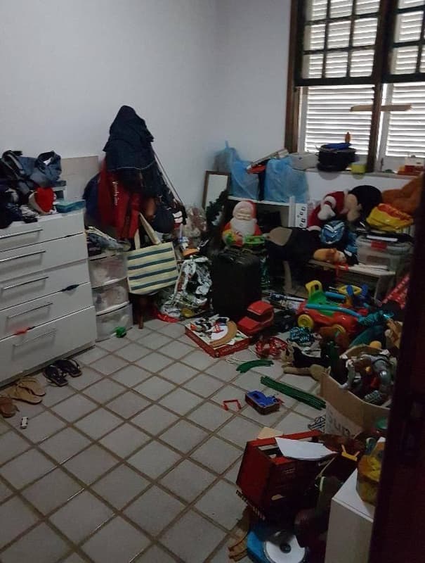 Foto 4 de 17: Casa em leilão em Camaçari - BA, bairro Centro — Casa 301m² com Terreno 1324m² | Camaçari-BA | Centro | Oportunidade Única - Próx. ao Boulevard Shopping Camaçari e Atacadão - Financiamento até 420 Meses!