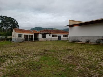 Foto 10 de 70: Area Rural em leilão em Amparo - SP, bairro Três Pontes — Imóvel Rural, A.T. 19ha, A.C. 7.362m², antigo abatedouro, galpões, casas, Três Pontes