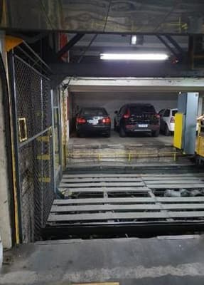 Foto 2 de 3: Comercial em leilão em Curitiba - PR — Box ou alojamento para guarda de automóvel no Edifício Garagem Automática Requião, Centro, Curitiba/PR