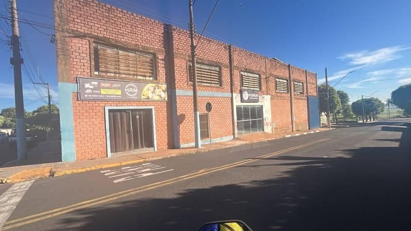 Foto 5 de 5: Comercial em leilão em Estrela Do Norte - SP, bairro Centro — Prédio | Estrela do Norte-SP | Centro - 47km de Presidente Prudente-SP | Rota SP-PR - Condições de Pagamento Facilitadas, Entre em Contato!