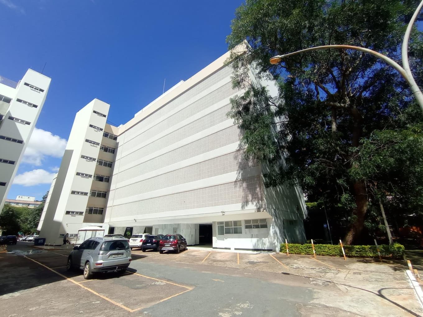 Foto 3 de 10: Apartamento em leilão em Brasília - DF, bairro Asa Sul — Apto 160m² na SQ 304 Sul, Planta Ampla, Coração da Asa Sul em Brasília/DF