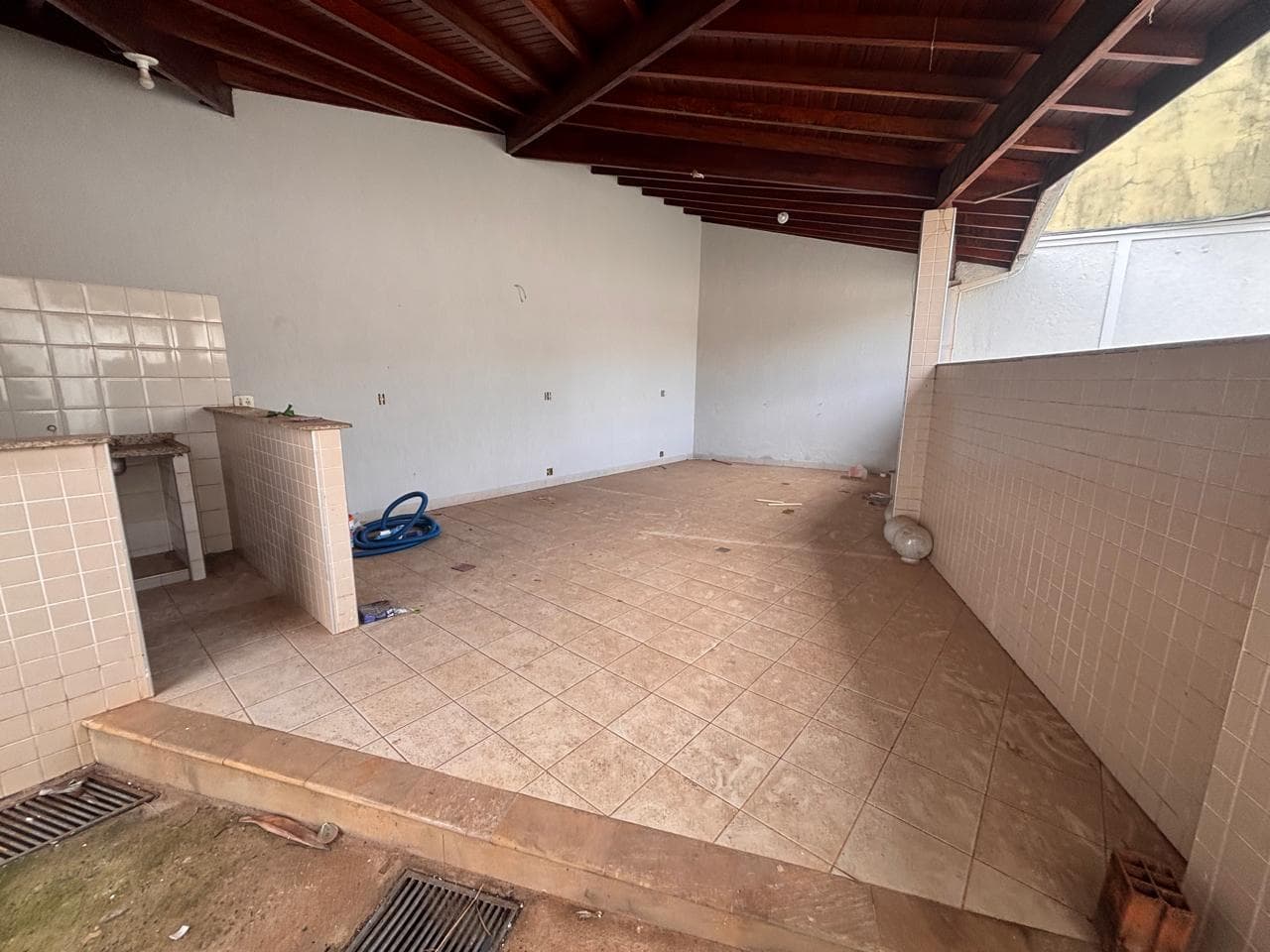 Foto 10 de 36: Casa em leilão em Hortolândia - SP — CASA COM 492m² A.T. e 216,20 de A.C. EM HORTOLÂNDIA/SP