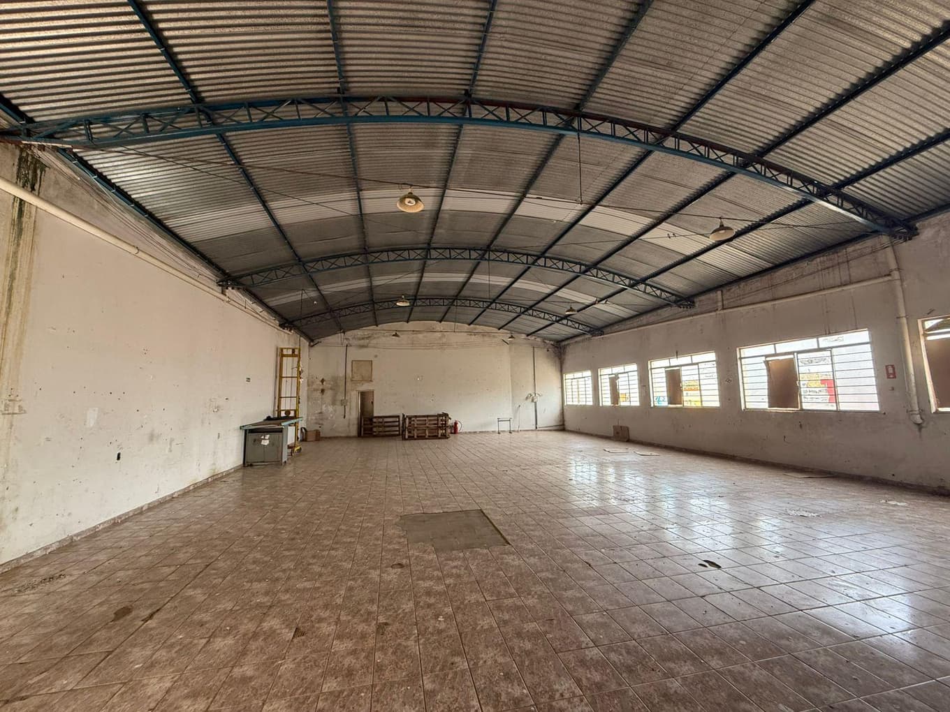 Foto 15 de 24: Comercial em leilão em Monte Mor - SP, bairro Centro — GALPÃO COMERCIAL de 450m² em Monte Mor