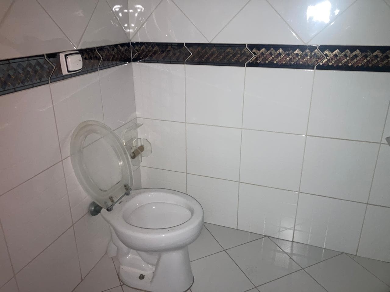 Foto 2 de 52: Casa em leilão em Curitiba - PR — Direitos Hereditários sobre Casa de 285m² - Bairro Jardim Social - Curitiba/PR