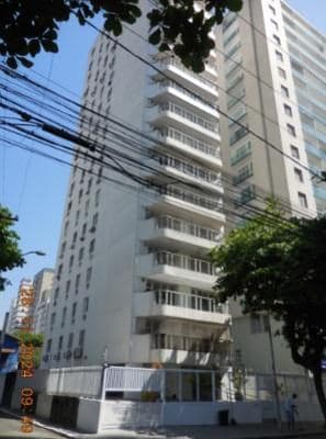 Apartamento em leilão em Guarujá - SP — Apartamento no Edifício Chambery, Praia de Pitangueiras no Guarujá, área total de 181,55m2