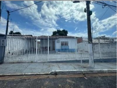 Casa em leilão em Cuiabá - MT, bairro Jardim Universitário — Casa 450m², Jardim Universitário, Cuiabá/MT
