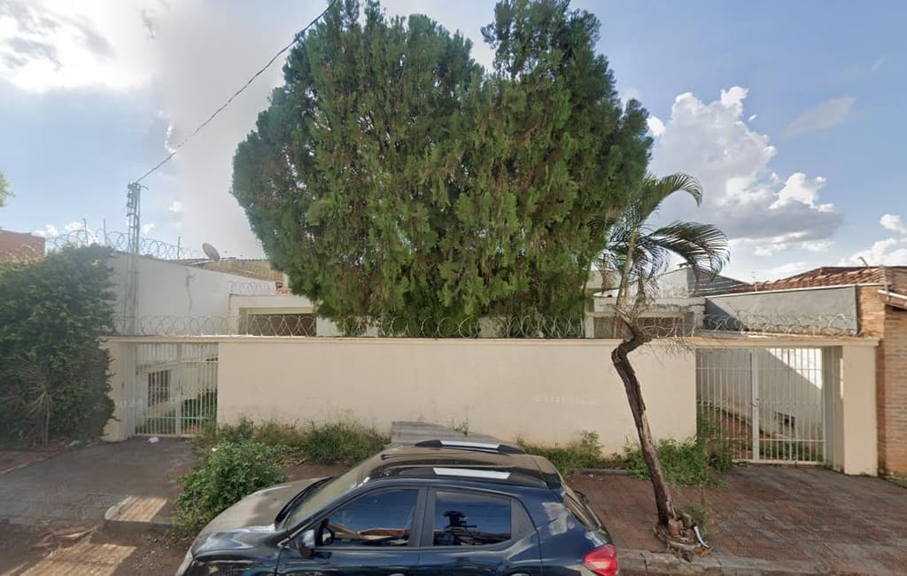 Comercial em leilão em Ribeirão Preto - SP — Imóvel Residencial, A.T. 616,25 m², Jd. Alto da Boa Vista