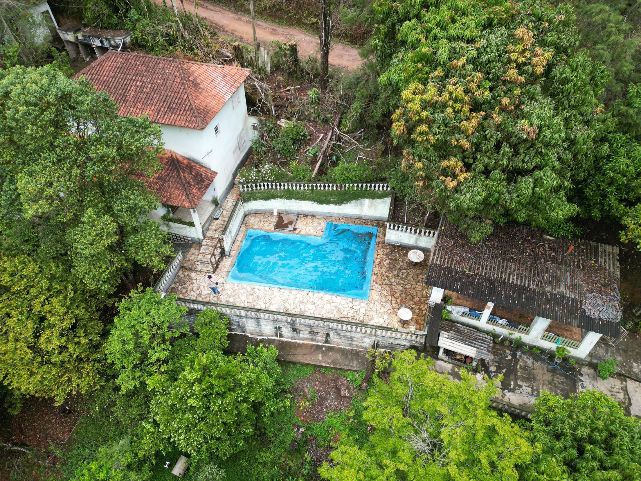 Foto 1 de 15: Casa em leilão em São Lourenço Da Serra - SP — VENDA DIRETA - ACEITANDO PROPOSTAS: CHÁCARA 211m² COM PISCINA E 410 FRUTÍFERAS EM SÃO LOURENÇO DA SERRA
