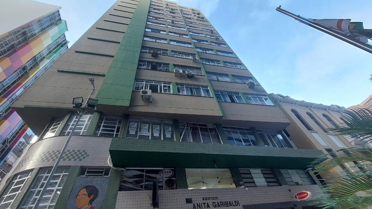 Foto 1 de 6: Apartamento em leilão em Florianópolis - SC — Apto. 57m², Centro, Florianópolis/SC - Ocupado