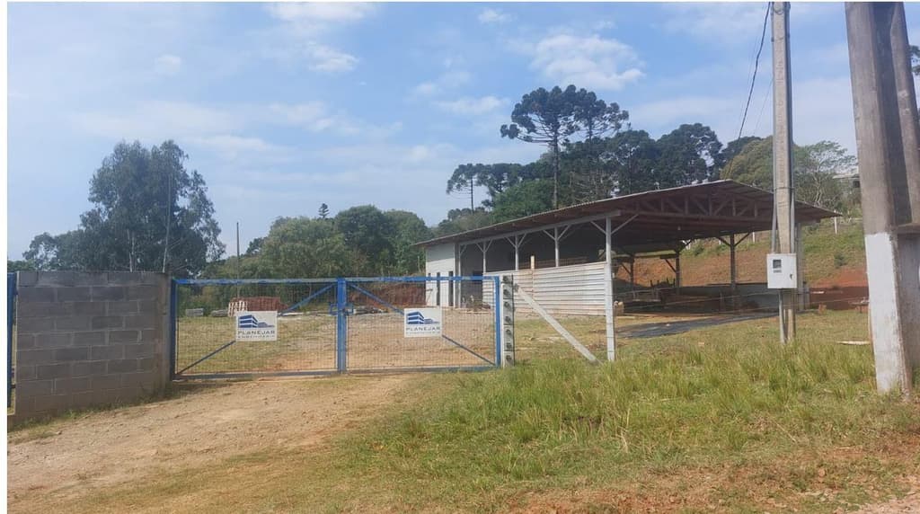 Foto 1 de 4: Terreno em leilão em General Carneiro - PR — Terreno com um baração em construção situado na Rua Felix Muller N° 81, General Carneiro/PR, área 1972 m²