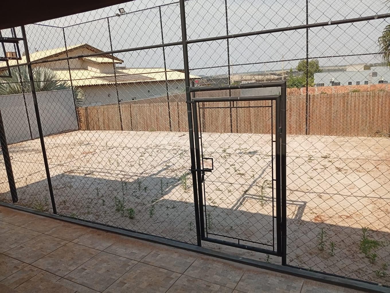 Foto 6 de 16: Casa em leilão em Mendonça - SP — Casa de Alto Padrão em Condomínio Fechado com Piscina, Quadra de Areia e 1.002,62 m² de Terreno Mendonça/SP