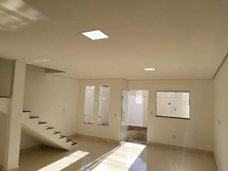 Foto 11 de 17: Casa em leilão em Montes Claros - MG, bairro Raul Lourenço — Casa 118m² com Terreno 140m² | Montes Claros-MG | Raul Lourenço | Oportunidade - Próx. à Av. Osmane Barbosa e Av. Minas Gerais - Financiamento até 420 Meses!
