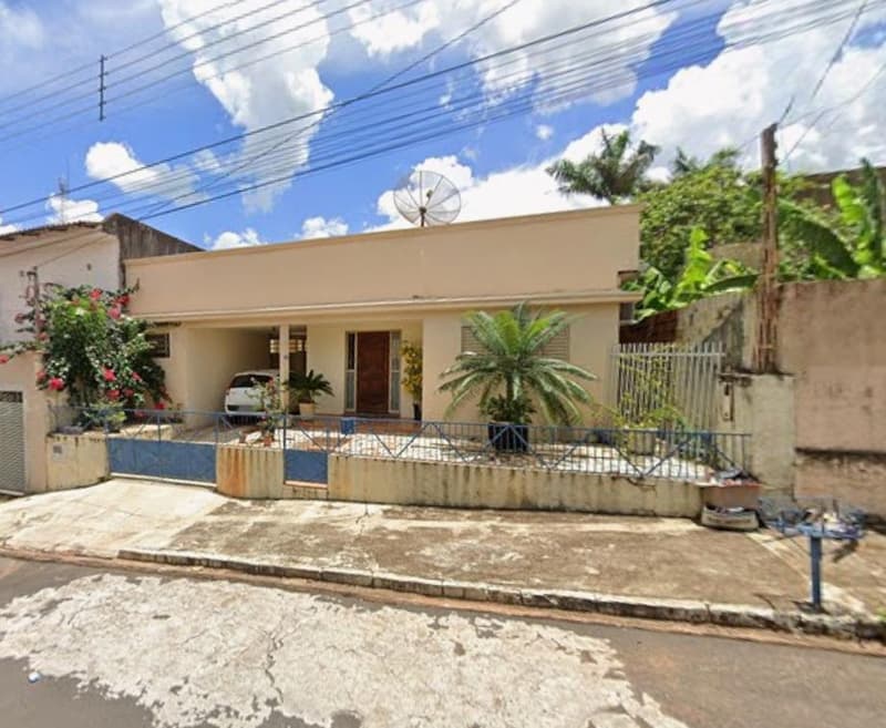 Foto 3 de 3: Casa em leilão em Nhandeara - SP, bairro Centro — (50%) Imóvel Residencial, A.T. 200m², A.C. 138m², 3 dorms, garagem, Centro