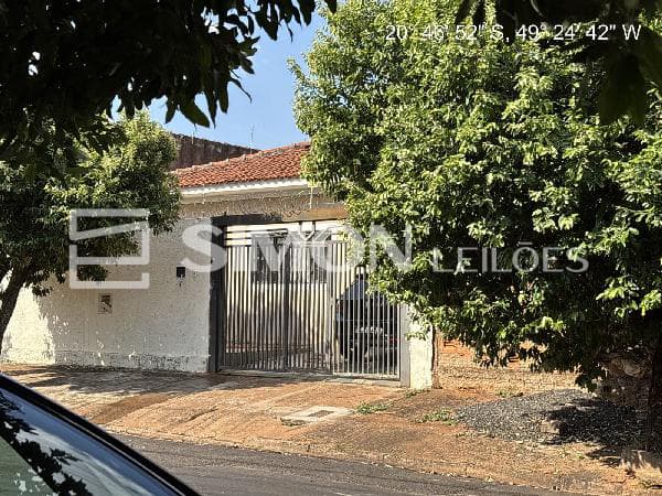 Casa em leilão em São José Do Rio Preto - SP — SAO JOSE DO RIO PRETO/SP, RUA SAMY GORAYEB, N. 410, LT 14, QD 42-A, SOLO SAGRADO, CASA, 124,25M² DE ÁREA PRIVATIVA, 200M² DE ÁREA DO TERRENO, 3 QTS, A.SERV, WC, SL, COZINHA, IPTU: 224826000, MATRÍCULA
