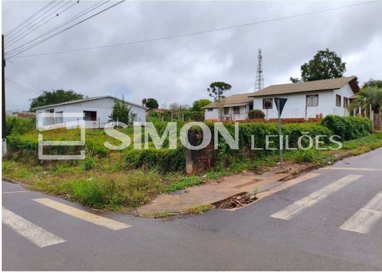 Imóvel em leilão em Clevelândia - PR — Consta de uma área urbana, constituída pelo LOTE Nº 10 (Dez) da QUADRA Nº 72 (setenta e dois), localizado na esquina das Ruas Major Sansão Carneiro com a Rua Major Diogo Ribeiro, na 3ª Zona desta Cida